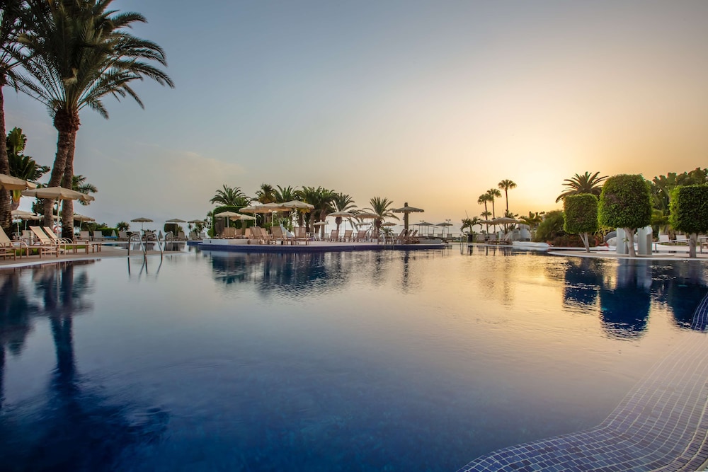 Radisson Blu Resort, Gran Canaria — Swimming pool in Arguineguin, Canary Islands