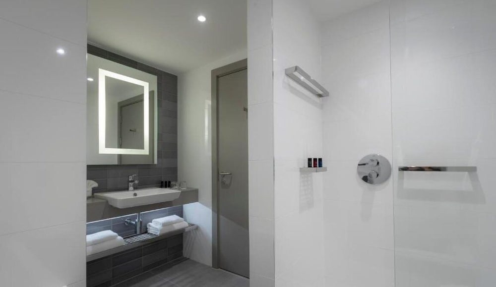 Clayton Hotel Charlemont Dublin City — Hotel rooms in Dublin, Dublin City