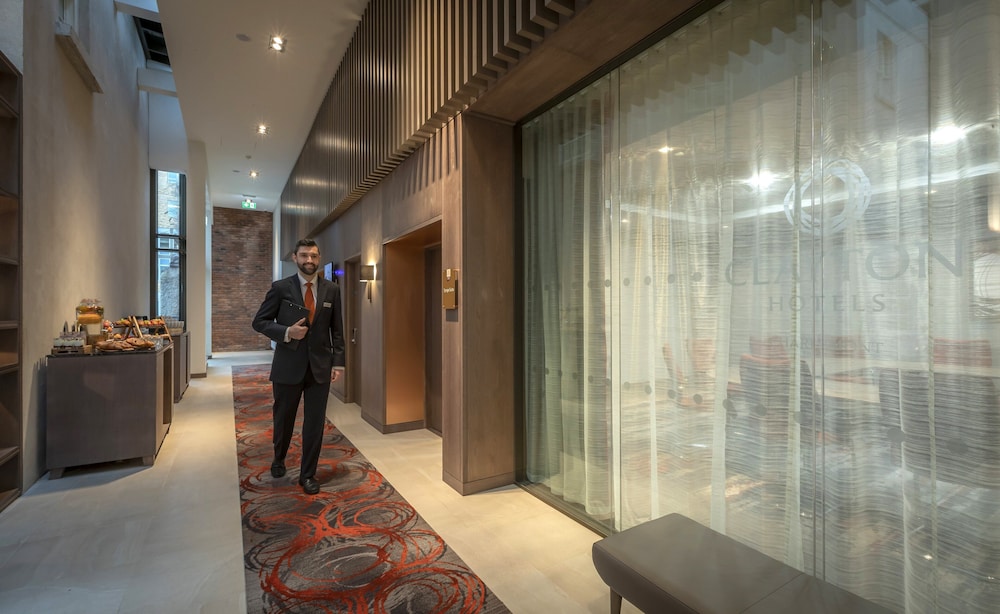 Clayton Hotel Charlemont Dublin City — Hotel building in Dublin, Dublin City