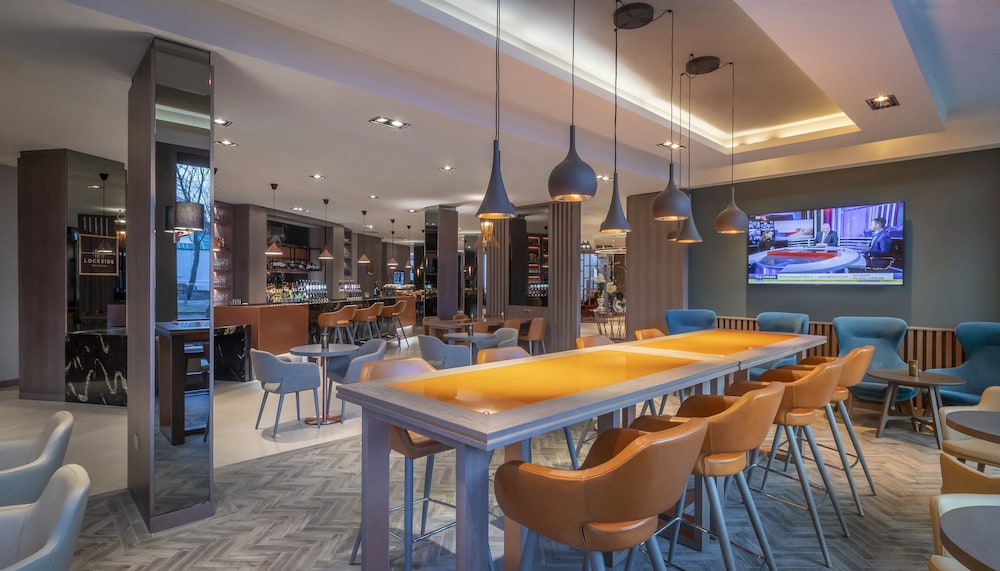 Clayton Hotel Charlemont Dublin City — Restaurant & bars in Dublin, Dublin City