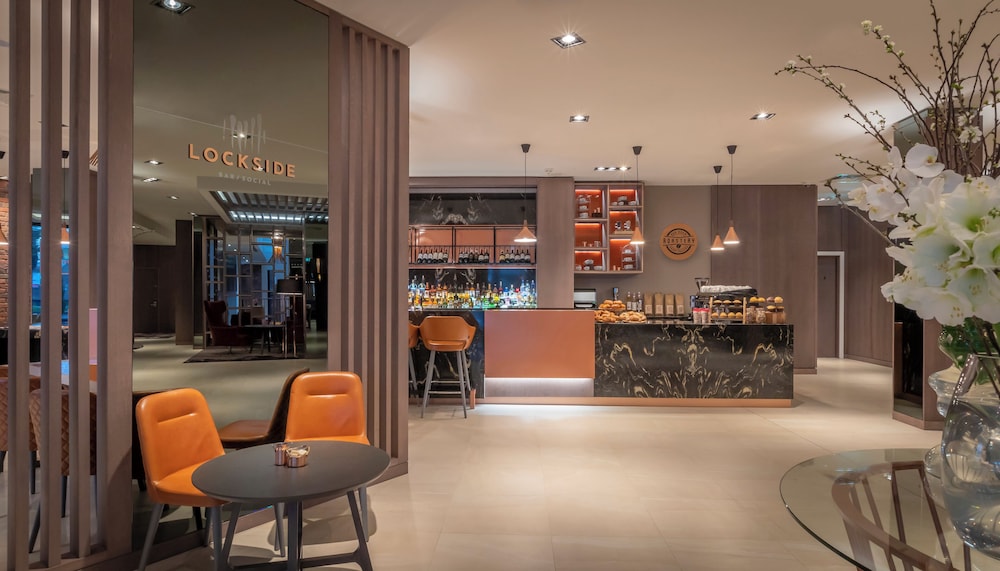 Clayton Hotel Charlemont Dublin City — Restaurant & bars in Dublin, Dublin City