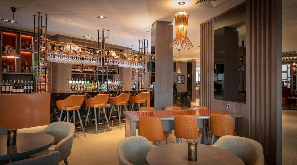 Clayton Hotel Charlemont Dublin City — Restaurant & bars in Dublin, Dublin City