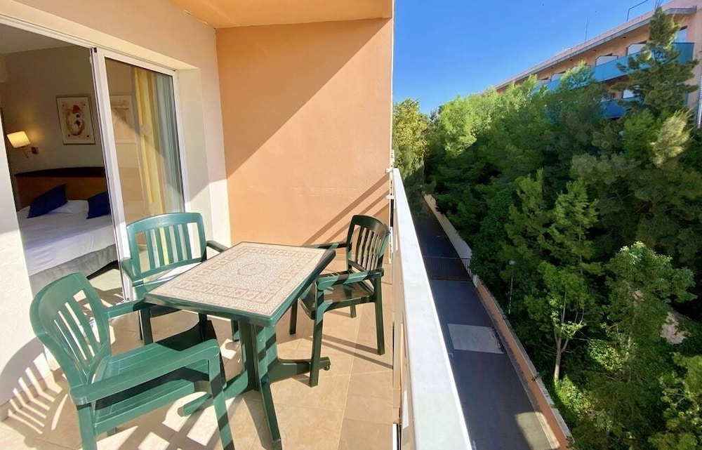 Apart-Hotel SunClub Salou — Hotel rooms in Salou, Catalonia