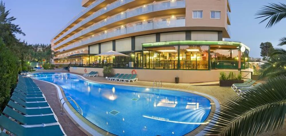 Apart-Hotel SunClub Salou — Swimming pool in Salou, Catalonia