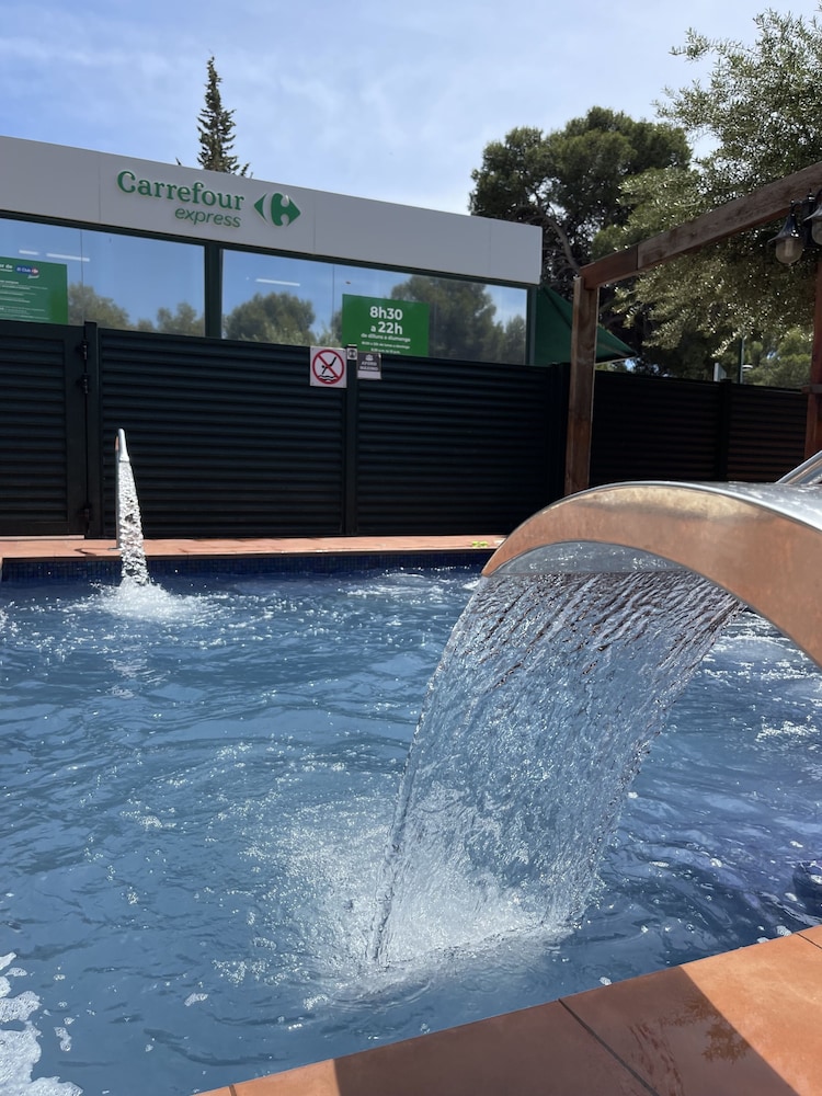 Apart-Hotel SunClub Salou — Swimming pool in Salou, Catalonia