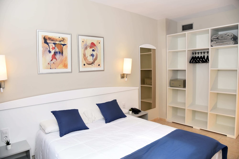 Apart-Hotel SunClub Salou — Hotel rooms in Salou, Catalonia