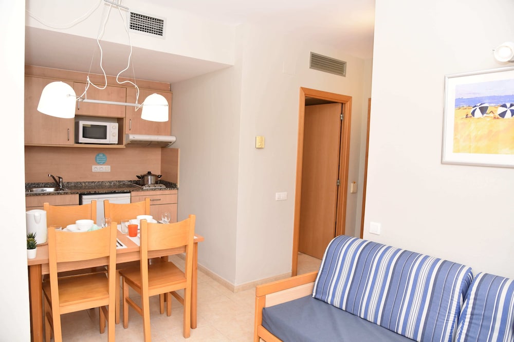 Apart-Hotel SunClub Salou — Hotel rooms in Salou, Catalonia