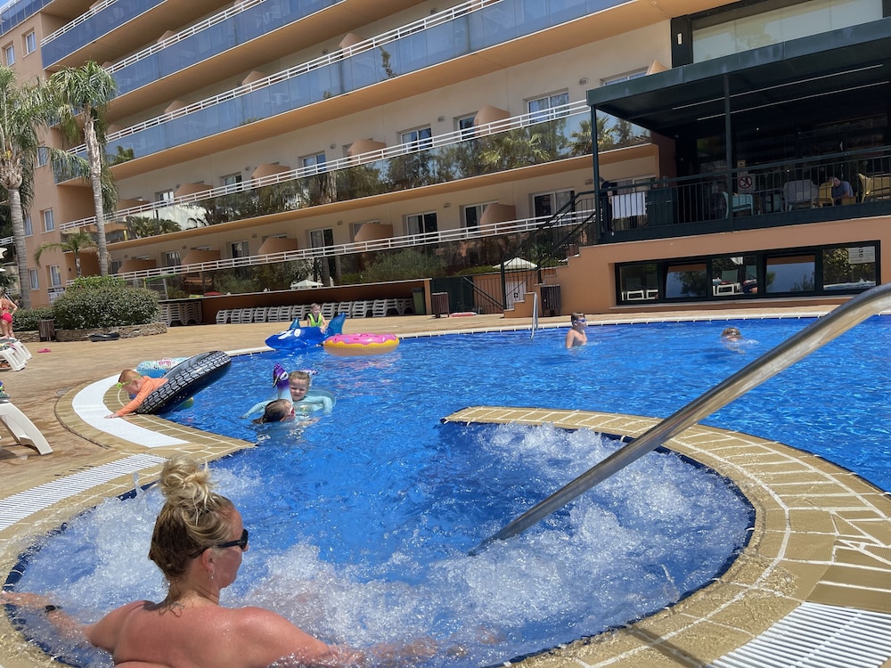 Apart-Hotel SunClub Salou — Swimming pool in Salou, Catalonia