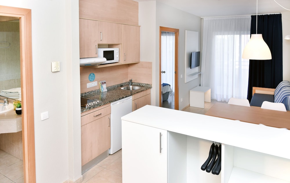 Apart-Hotel SunClub Salou — Hotel rooms in Salou, Catalonia