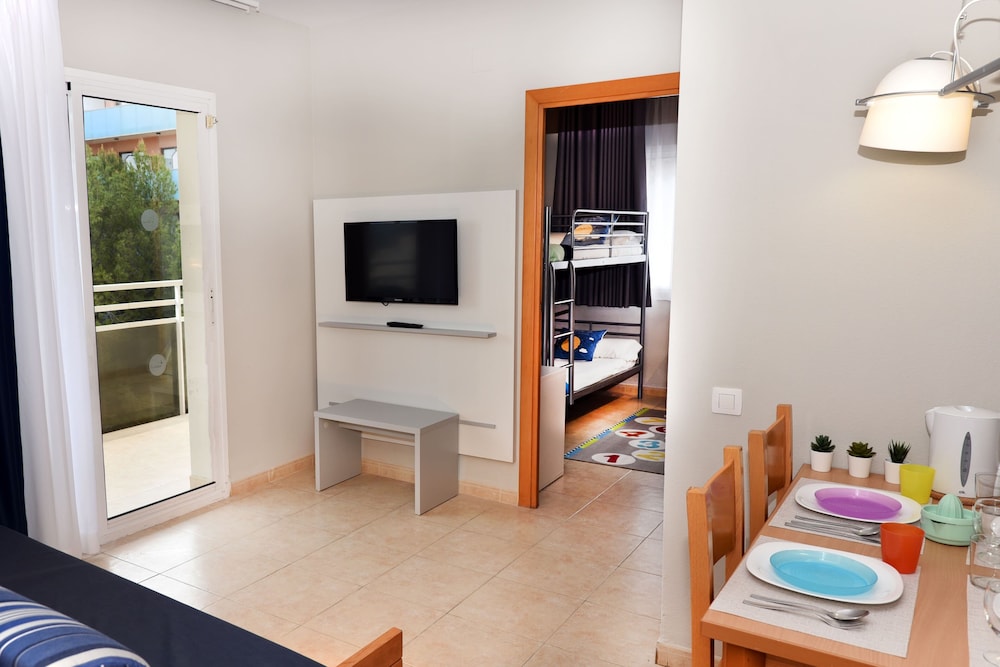 Apart-Hotel SunClub Salou — Hotel rooms in Salou, Catalonia