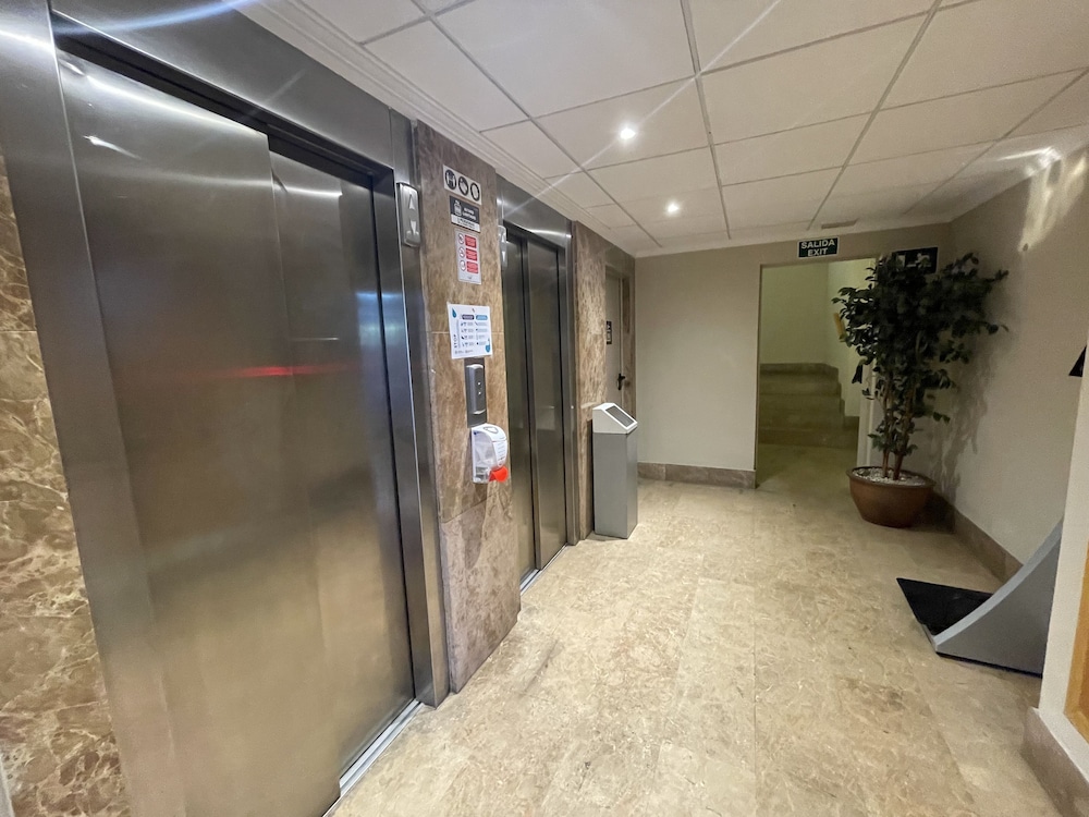 Apart-Hotel SunClub Salou — Hotel building in Salou, Catalonia