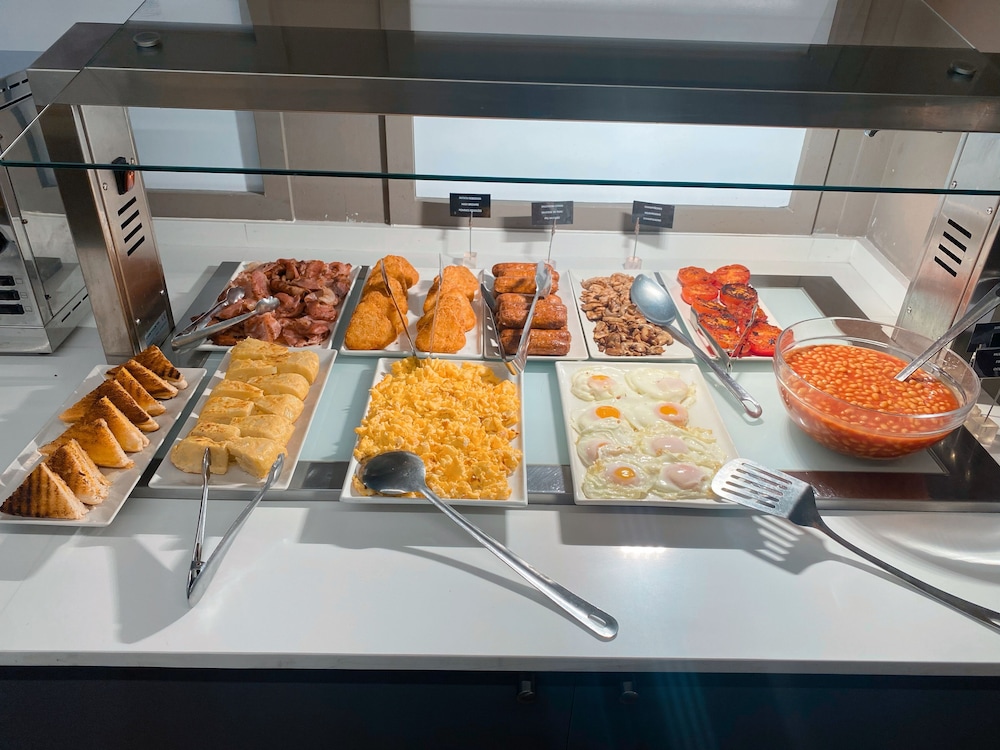 Apart-Hotel SunClub Salou — Restaurant & bars in Salou, Catalonia