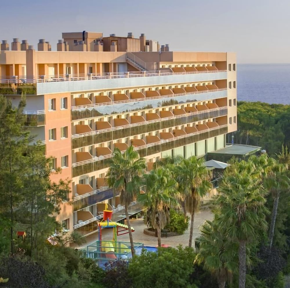 Apart-Hotel SunClub Salou — Hotel building in Salou, Catalonia