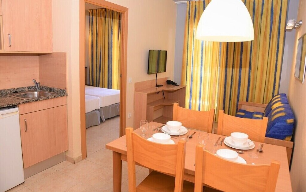 Apart-Hotel SunClub Salou — Hotel rooms in Salou, Catalonia