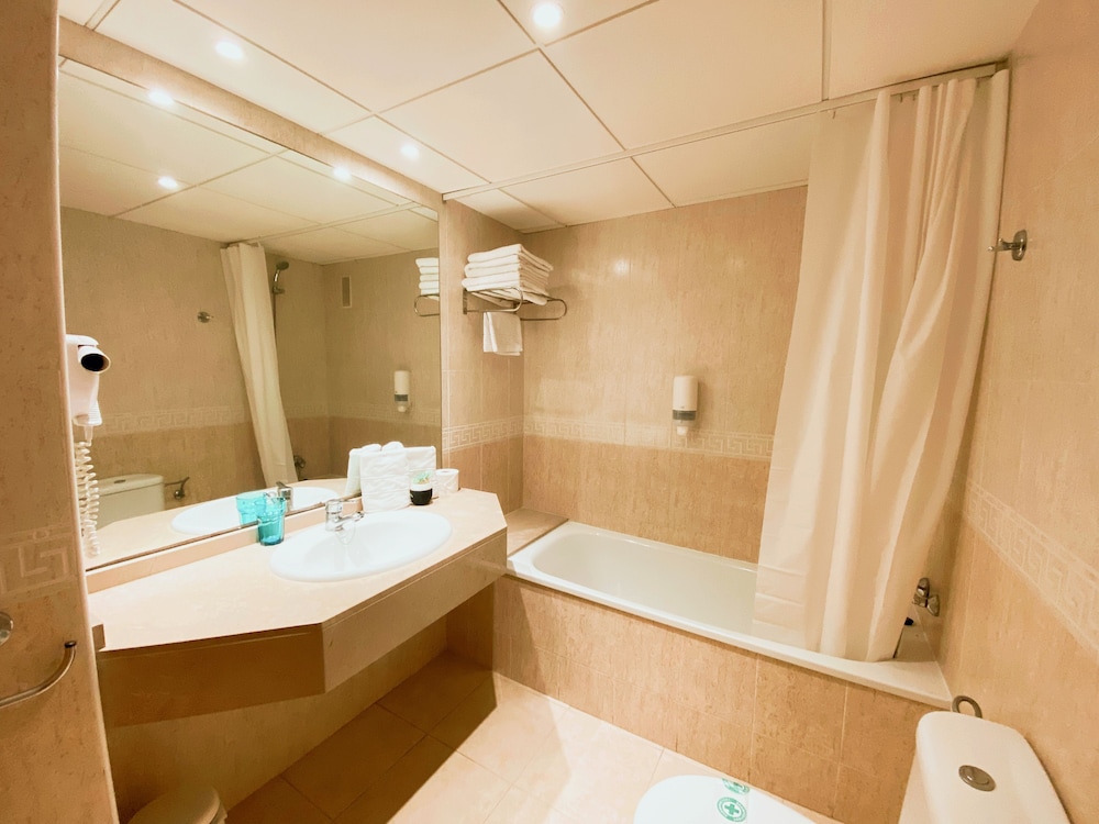 Apart-Hotel SunClub Salou — Hotel rooms in Salou, Catalonia