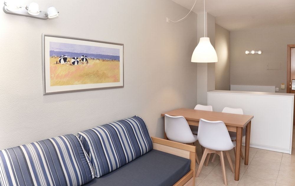 Apart-Hotel SunClub Salou — Hotel rooms in Salou, Catalonia