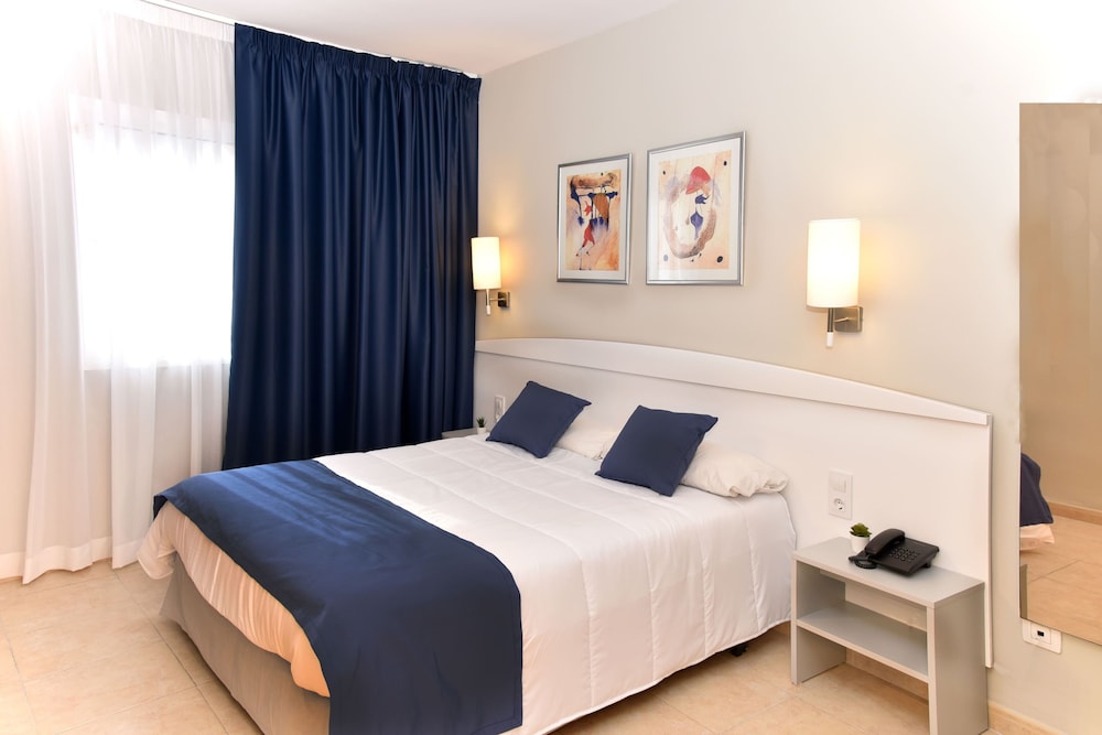 Apart-Hotel SunClub Salou — Hotel rooms in Salou, Catalonia