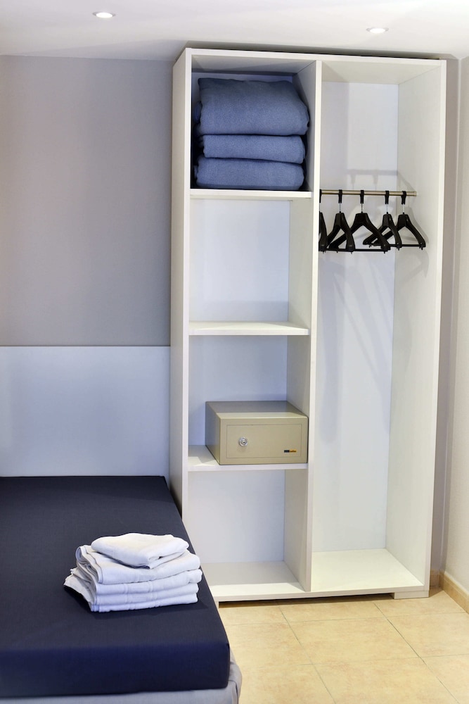Apart-Hotel SunClub Salou — Hotel rooms in Salou, Catalonia