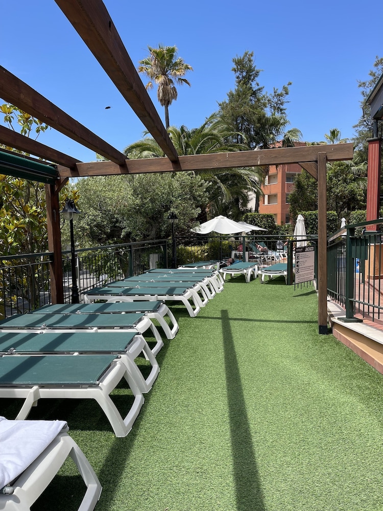 Apart-Hotel SunClub Salou — Swimming pool in Salou, Catalonia