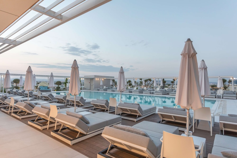 Radisson Blu Hotel, Larnaca — Swimming pool in Larnaca, Larnaca Region