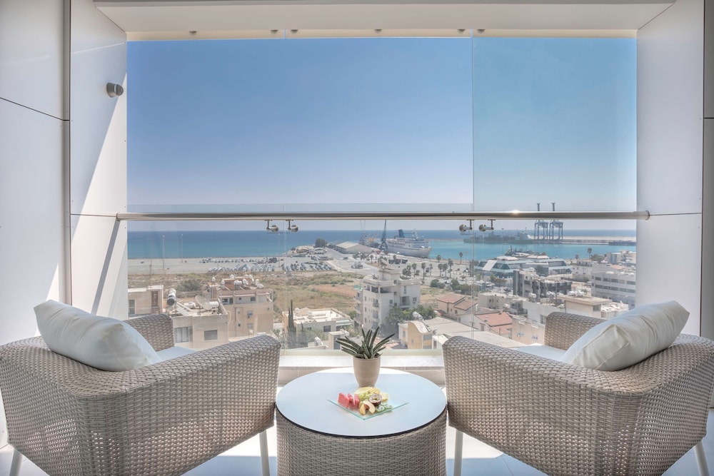 Radisson Blu Hotel, Larnaca — Hotel rooms in Larnaca, Larnaca Region