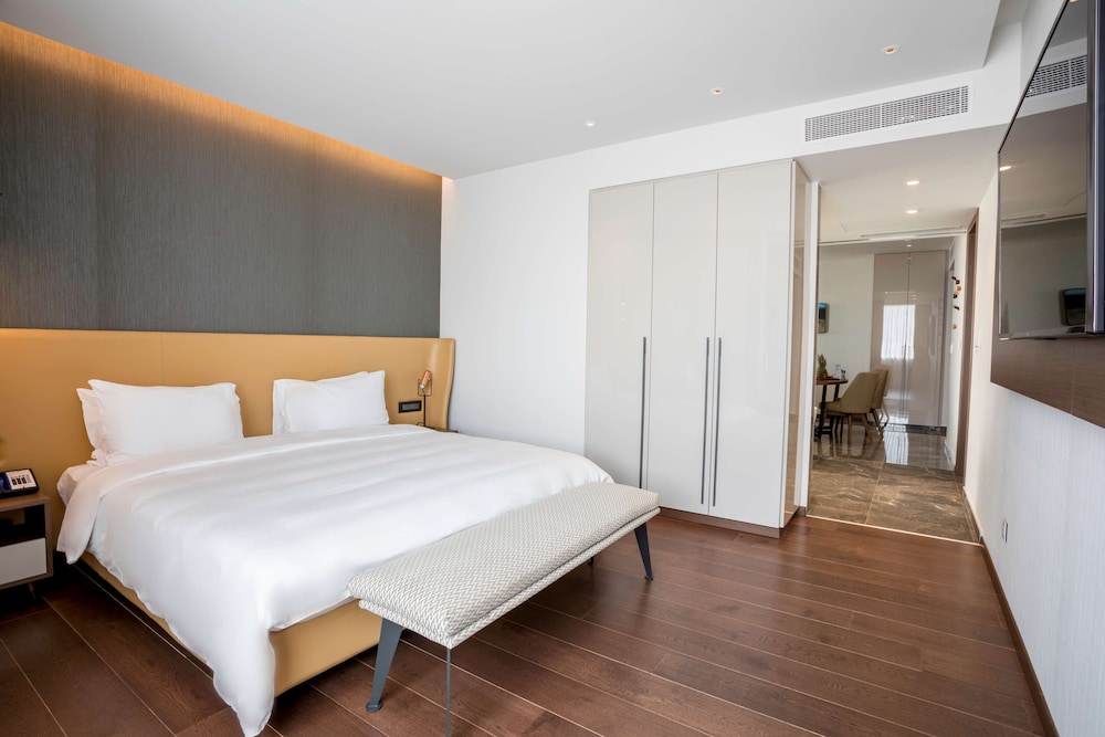 Radisson Blu Hotel, Larnaca — Hotel rooms in Larnaca, Larnaca Region