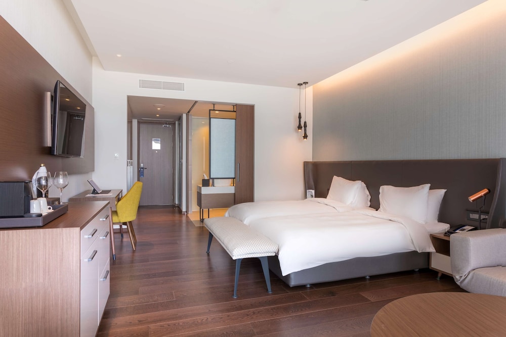 Radisson Blu Hotel, Larnaca — Hotel rooms in Larnaca, Larnaca Region