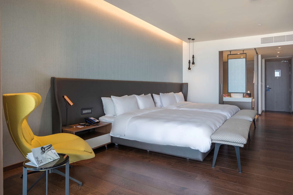 Radisson Blu Hotel, Larnaca — Hotel rooms in Larnaca, Larnaca Region