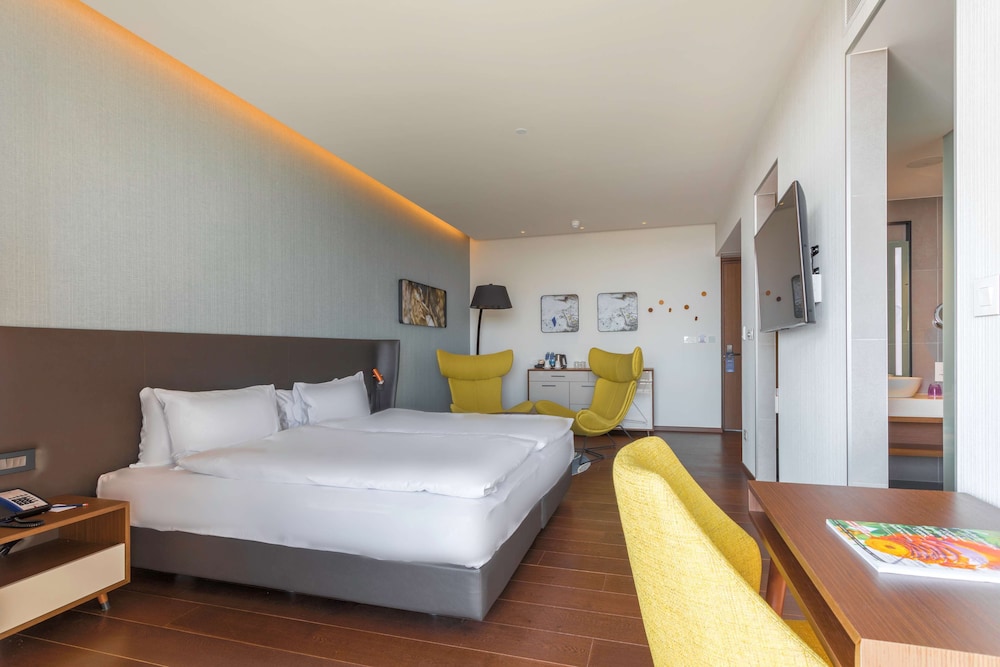 Radisson Blu Hotel, Larnaca — Hotel rooms in Larnaca, Larnaca Region