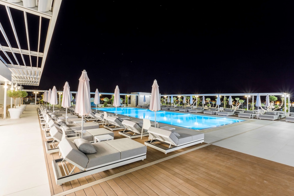 Radisson Blu Hotel, Larnaca — Swimming pool in Larnaca, Larnaca Region