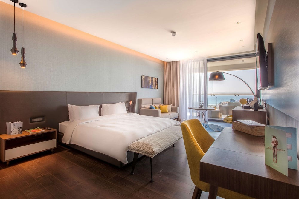 Radisson Blu Hotel, Larnaca — Hotel rooms in Larnaca, Larnaca Region