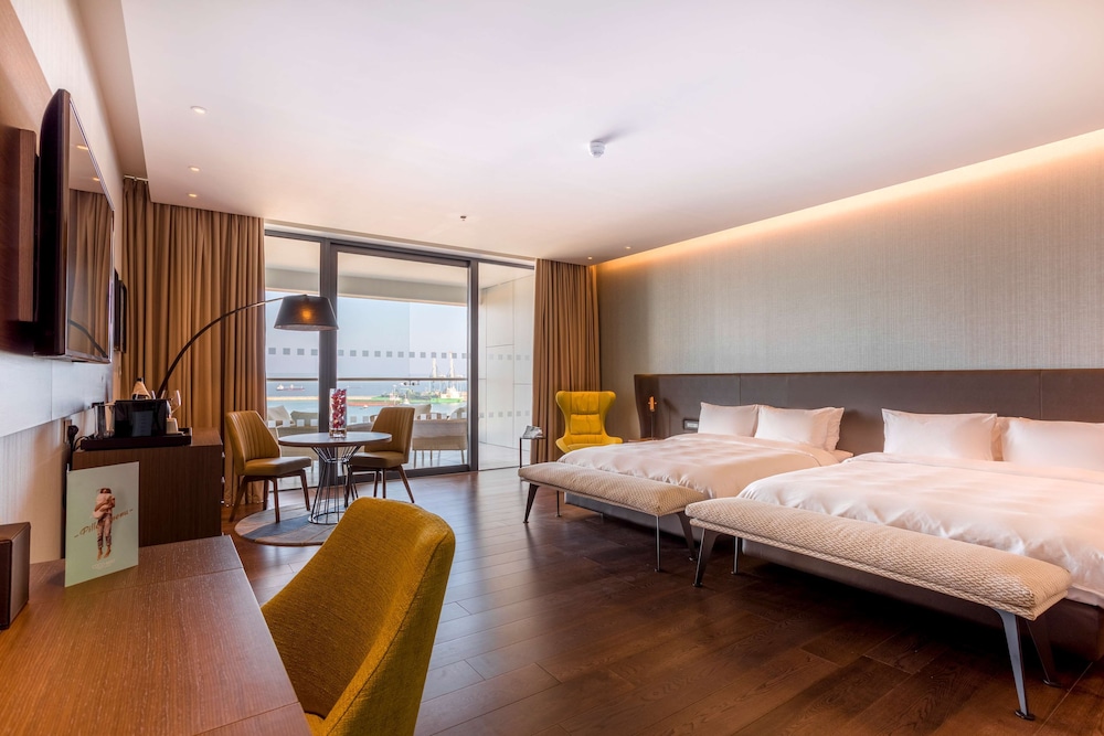 Radisson Blu Hotel, Larnaca — Hotel rooms in Larnaca, Larnaca Region