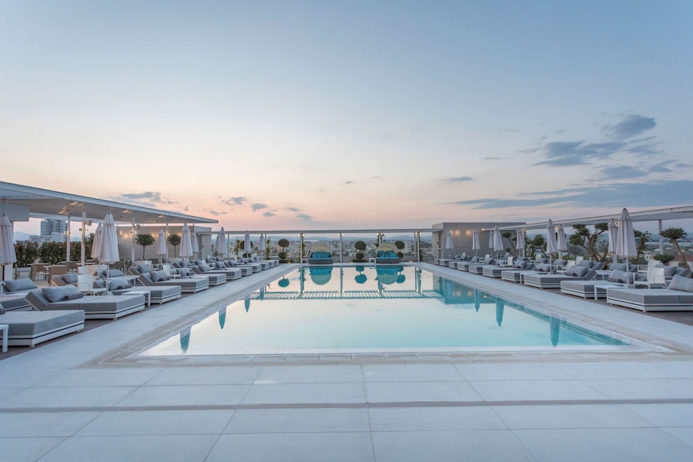 Radisson Blu Hotel, Larnaca — Swimming pool in Larnaca, Larnaca Region