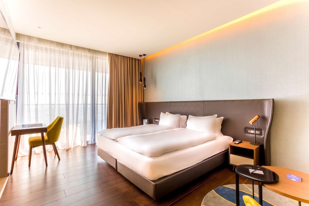 Radisson Blu Hotel, Larnaca — Hotel rooms in Larnaca, Larnaca Region