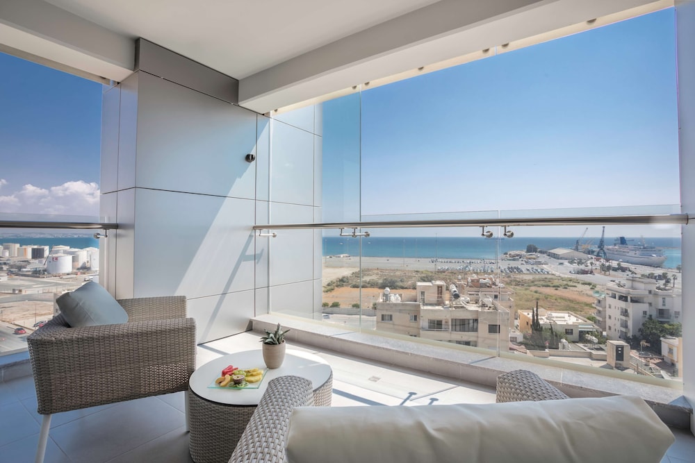 Radisson Blu Hotel, Larnaca — Hotel rooms in Larnaca, Larnaca Region