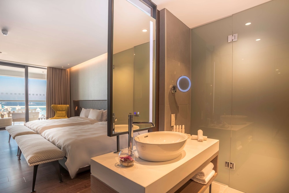 Radisson Blu Hotel, Larnaca — Hotel rooms in Larnaca, Larnaca Region
