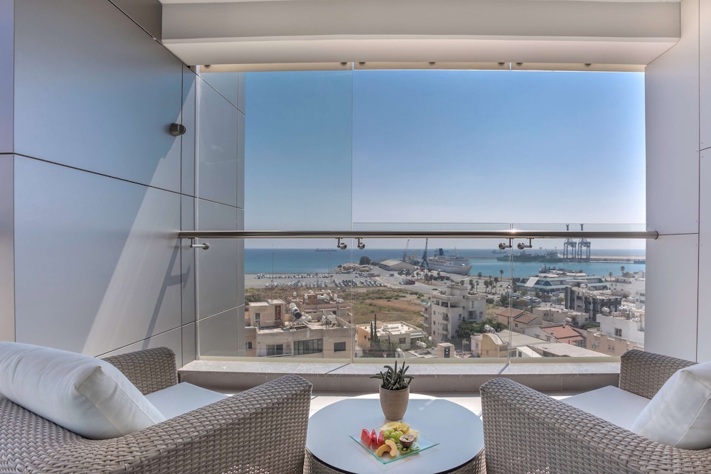 Radisson Blu Hotel, Larnaca — Hotel rooms in Larnaca, Larnaca Region