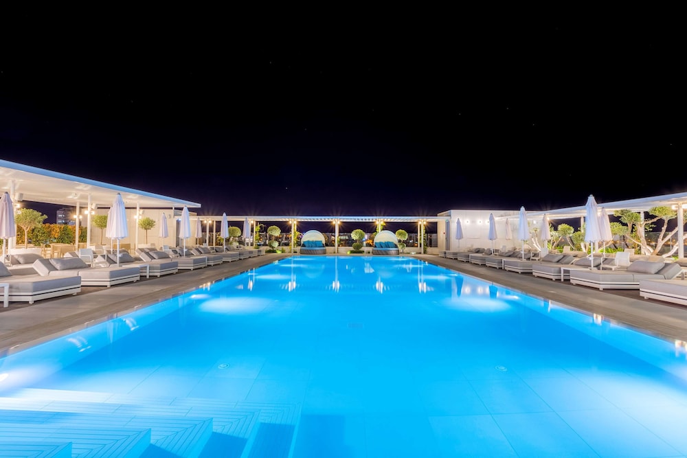 Radisson Blu Hotel, Larnaca — Swimming pool in Larnaca, Larnaca Region
