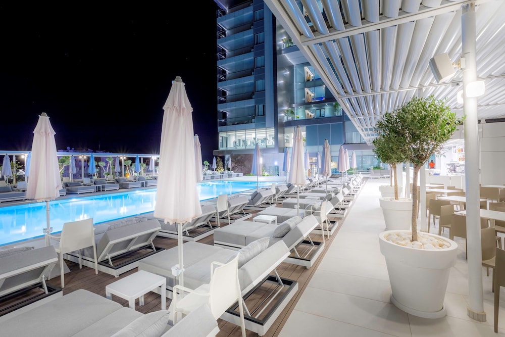 Radisson Blu Hotel, Larnaca — Swimming pool in Larnaca, Larnaca Region