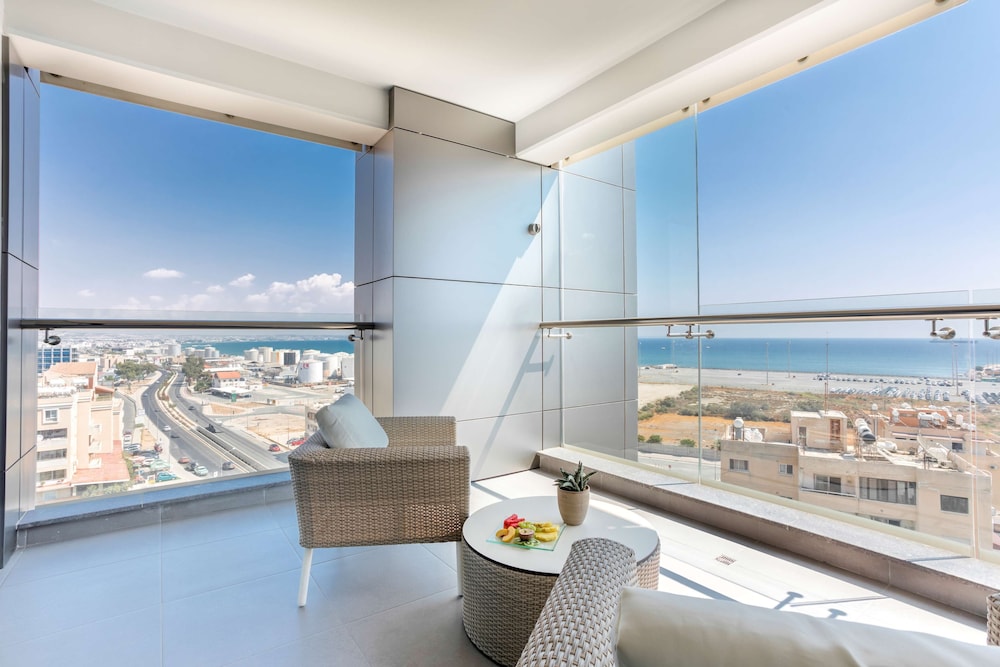 Radisson Blu Hotel, Larnaca — Hotel rooms in Larnaca, Larnaca Region