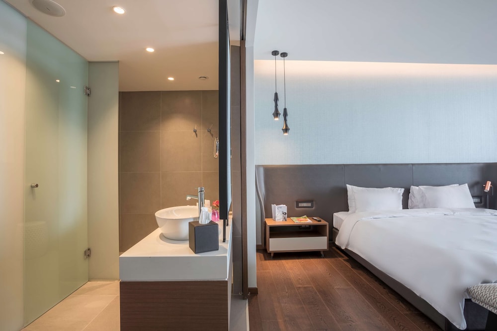 Radisson Blu Hotel, Larnaca — Hotel rooms in Larnaca, Larnaca Region