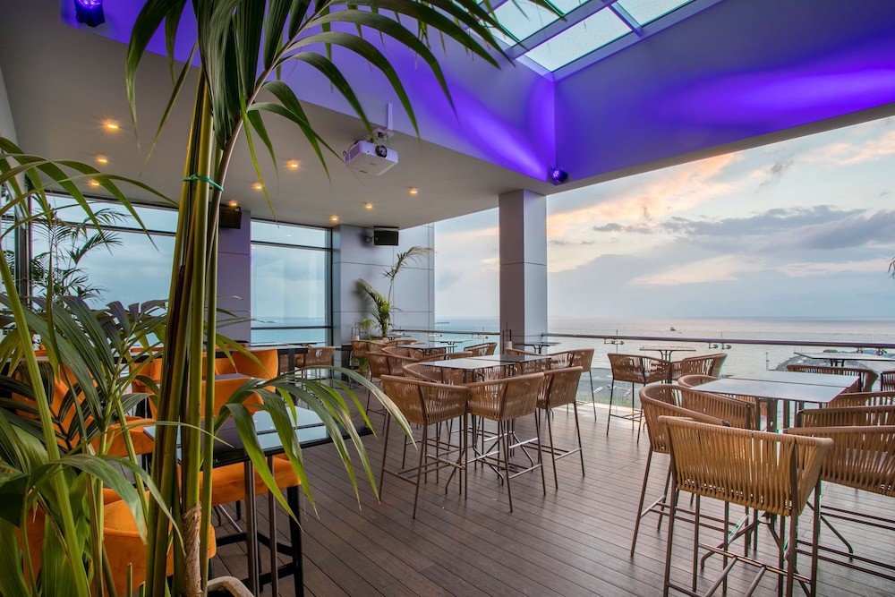 Radisson Blu Hotel, Larnaca — Restaurant & bars in Larnaca, Larnaca Region