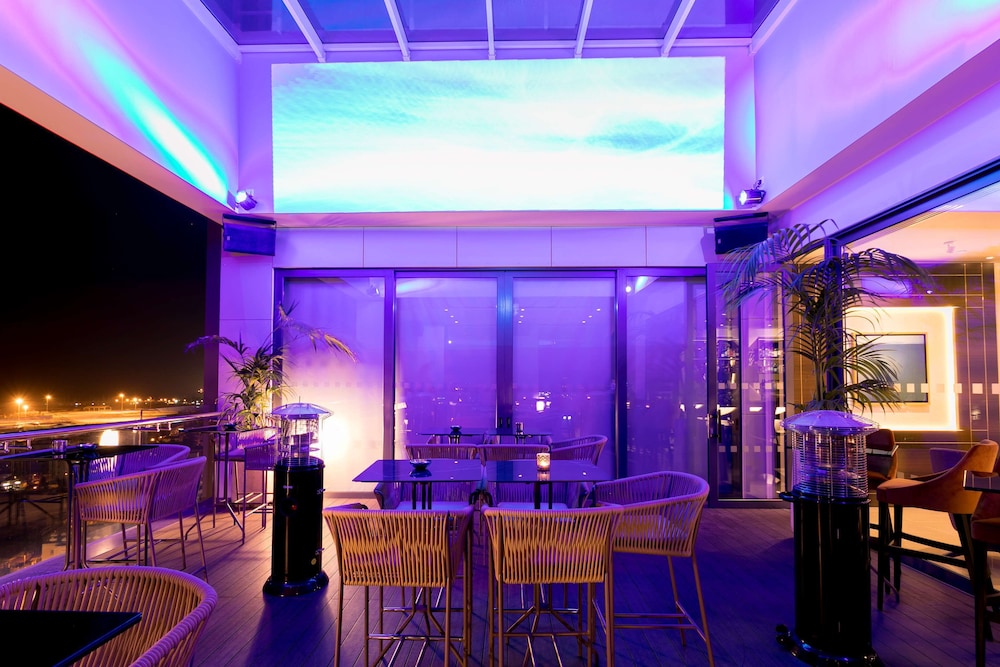 Radisson Blu Hotel, Larnaca — Restaurant & bars in Larnaca, Larnaca Region