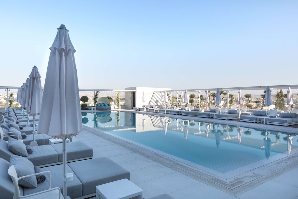 Radisson Blu Hotel, Larnaca — Swimming pool in Larnaca, Larnaca Region