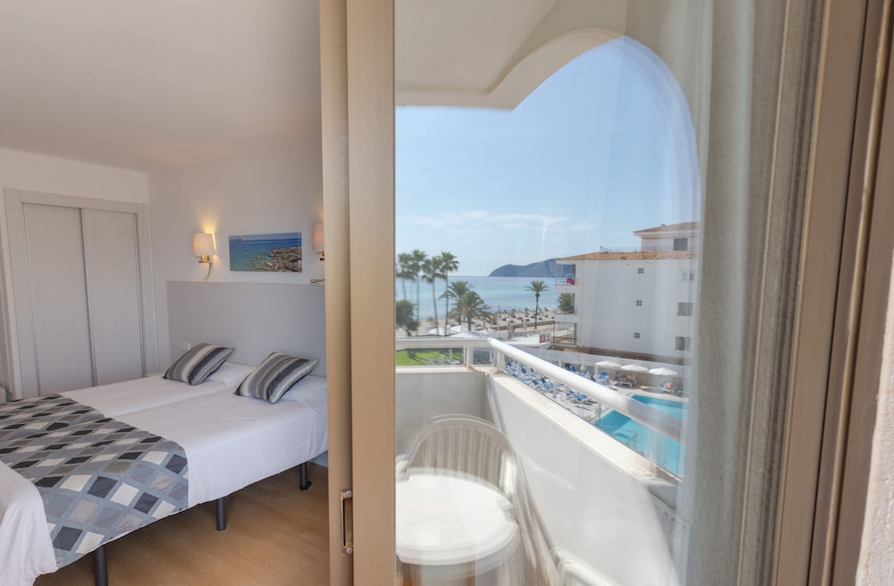 R2 Verónica — Hotel rooms in Cala Millor, Balearic Islands