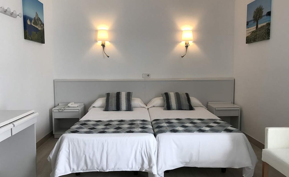 R2 Verónica — Hotel rooms in Cala Millor, Balearic Islands