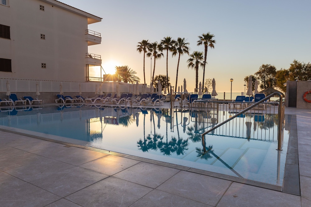 R2 Verónica — Swimming pool in Cala Millor, Balearic Islands