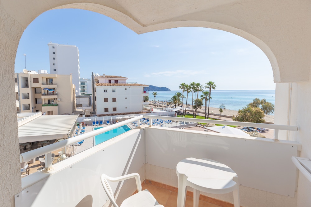 R2 Verónica — Swimming pool in Cala Millor, Balearic Islands