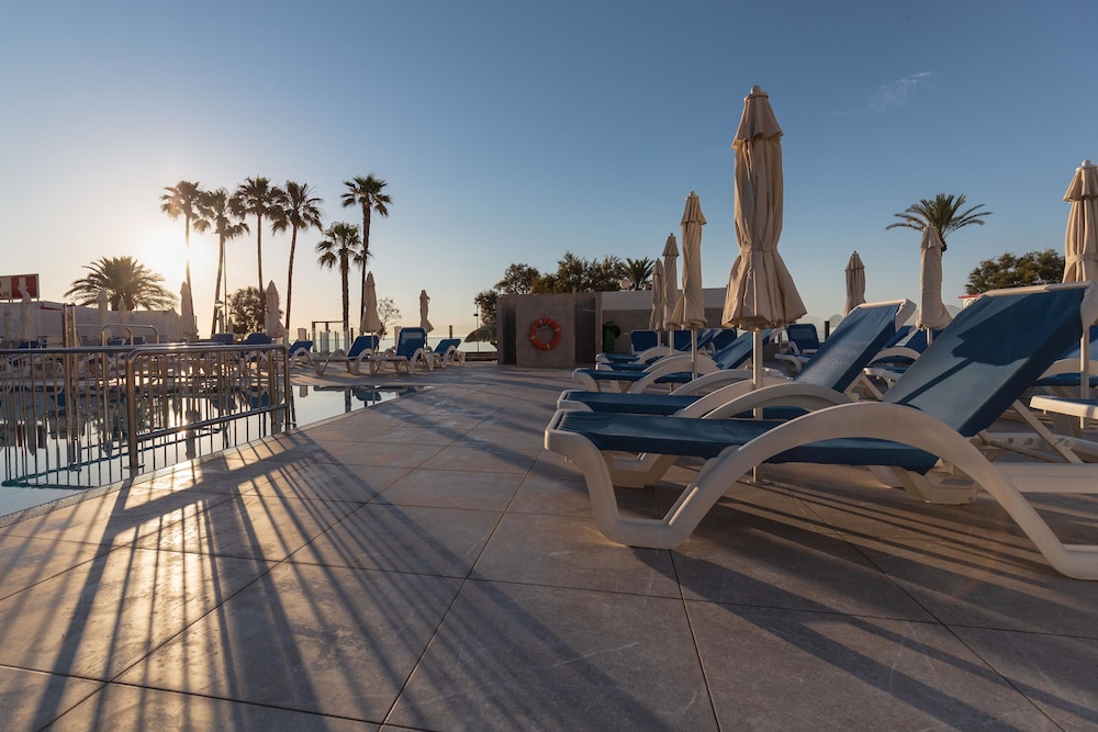 R2 Verónica — Swimming pool in Cala Millor, Balearic Islands