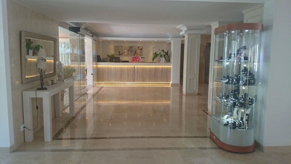 R2 Verónica — Hotel building in Cala Millor, Balearic Islands